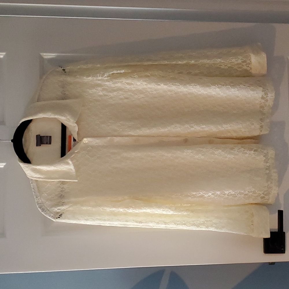 Two XL Blouses - Picture 4 of 8